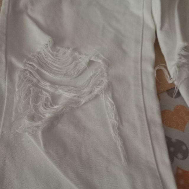 Jeans bianchi strappati