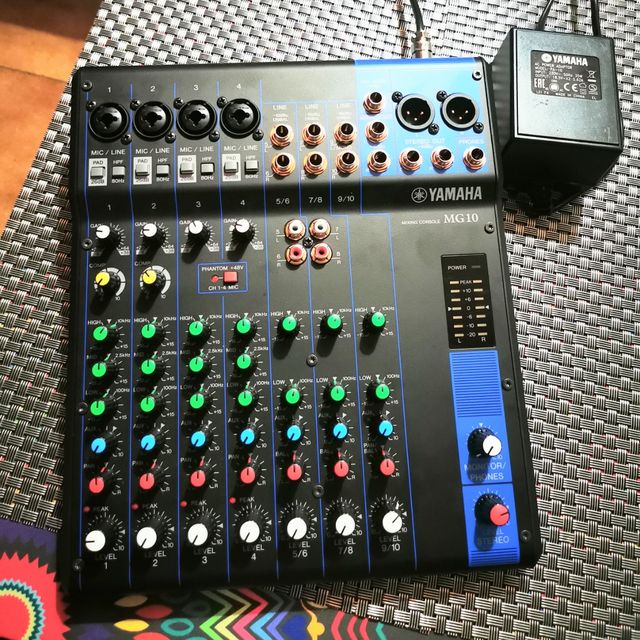 Mesa Mezclas Yamaha MG10 - 10 canales