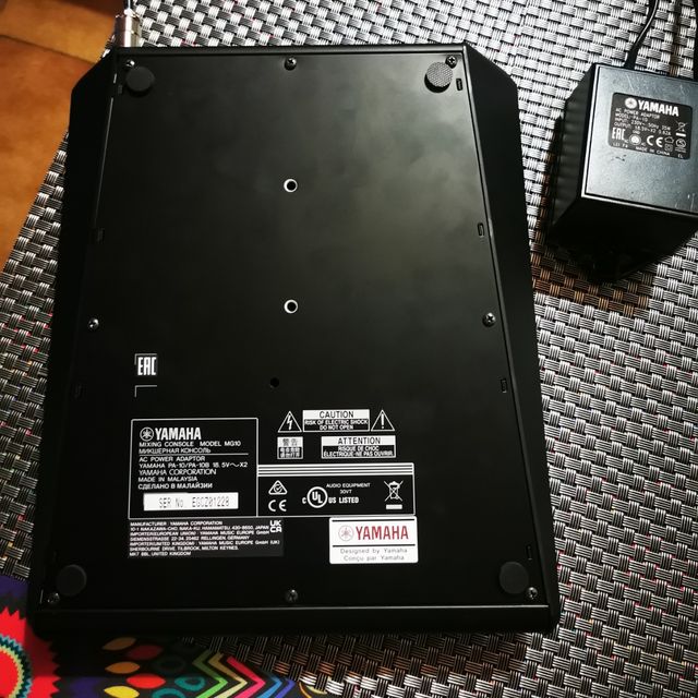 Mesa Mezclas Yamaha MG10 - 10 canales