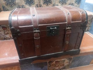 Baúl antiguo de madera