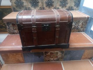 Baúl antiguo de madera