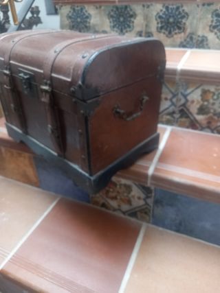 Baúl antiguo de madera