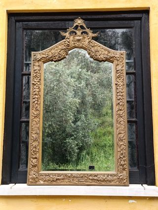 Espelho antigo dourado - moldura talhada