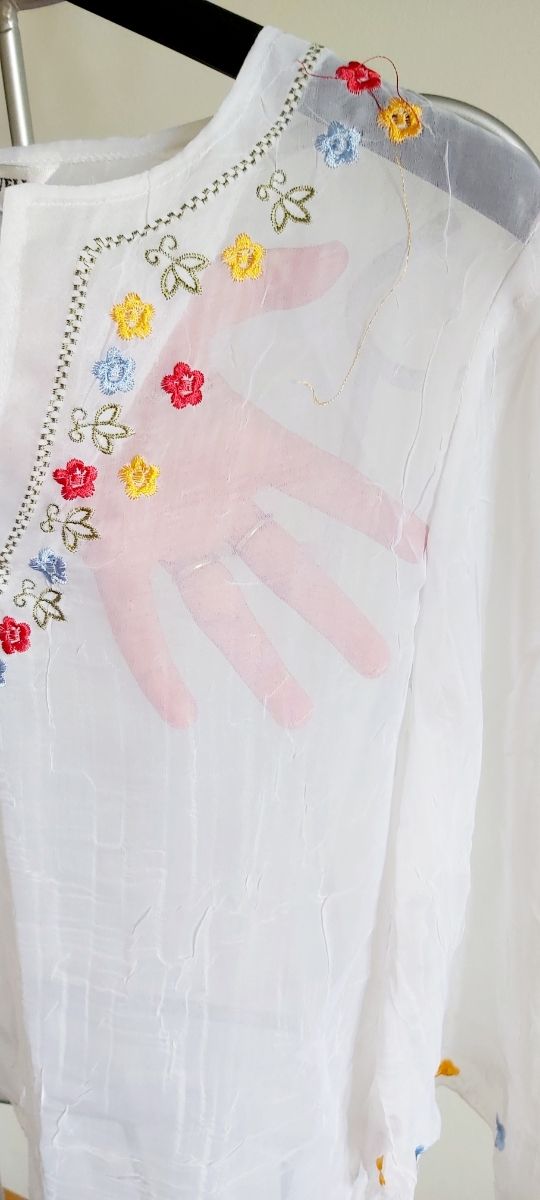 Blusa Fitywell blanca bordada - Talle M