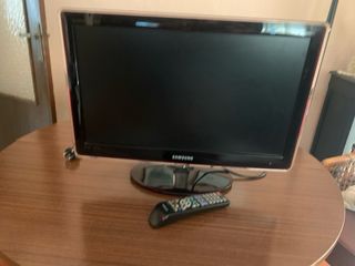 TV Samsung 22" - Negro/Rojo