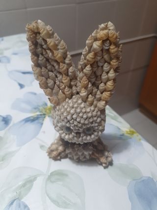 Coniglio decorato conchiglie