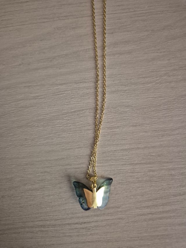 Collar mariposa azul y dorado