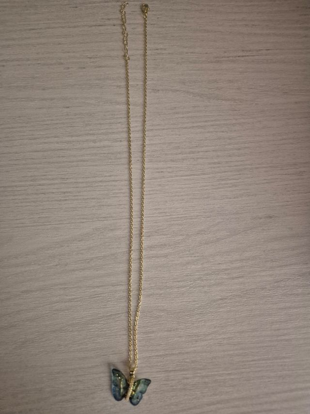 Collar mariposa azul y dorado