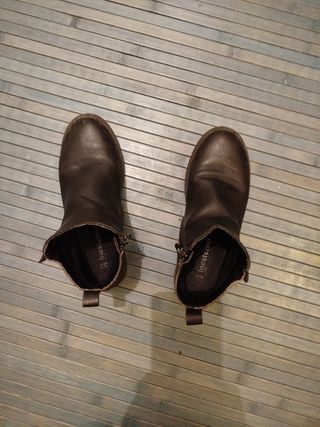 Botines negros niña