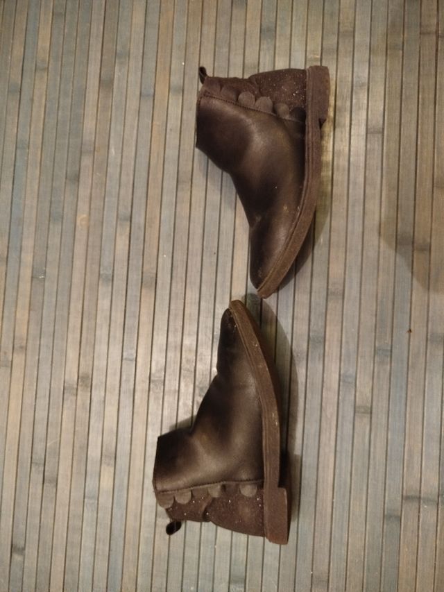 Botines negros niña