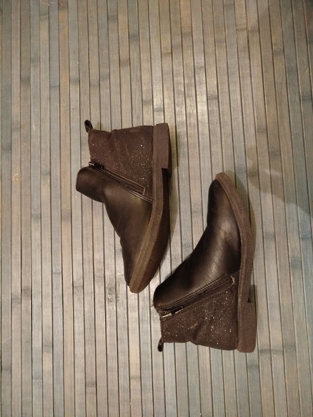 Botines negros niña