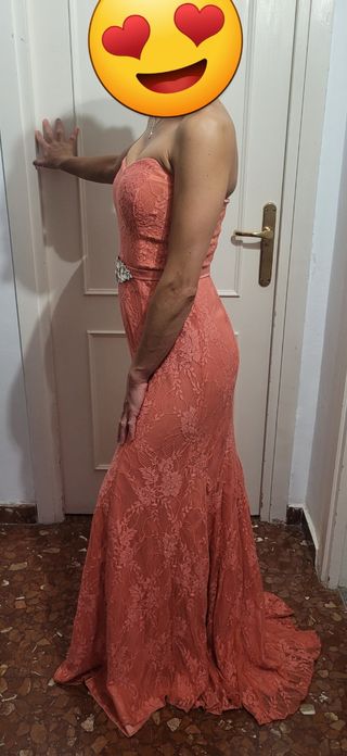 Vestido AZAHAR NOVIAS con un poco de cola. 
