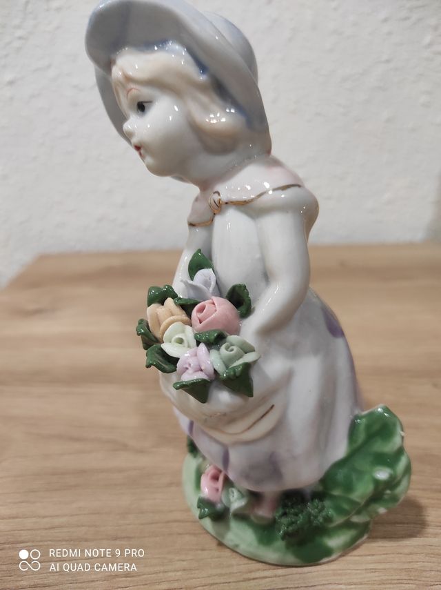 Niña porcelana flores - Decoración