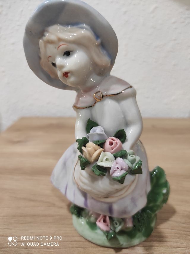 Niña porcelana flores - Decoración