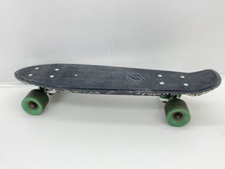 monopatin negro y verde negro y verde