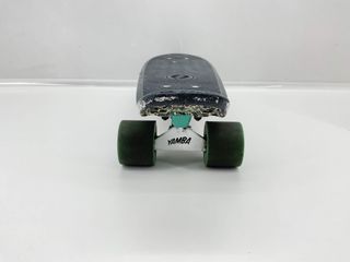 monopatin negro y verde negro y verde