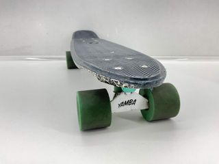 monopatin negro y verde negro y verde