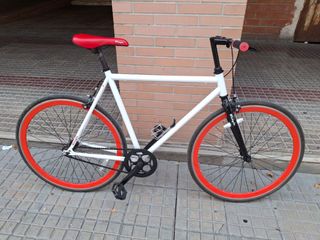 Bicicleta fija Fiser blanca y roja
