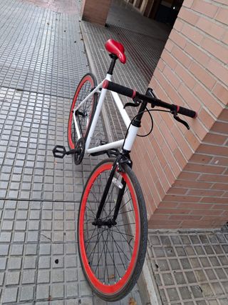 Bicicleta fija Fiser blanca y roja