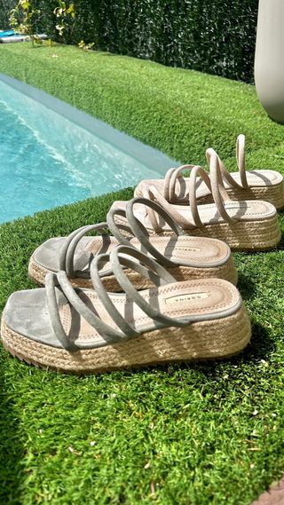 Sandalias esparto planas beige y grises