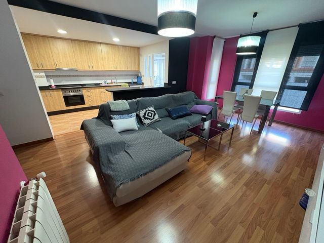 SE VENDE PISO CON ASCENSOR Y GARAJE ZONA PL TOROS