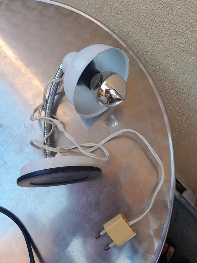 Lampada da tavolo vintage bianca