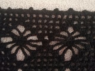 Mantón negro a crochet