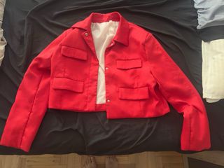 Chaqueta roja corta