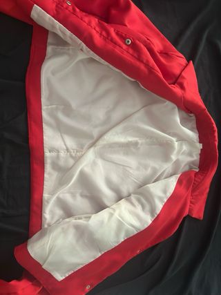 Chaqueta roja corta