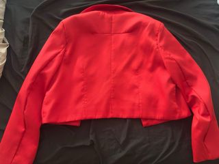 Chaqueta roja corta