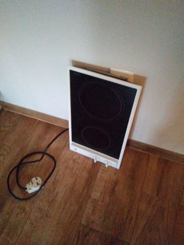 Vitrocerámica 2 fuegos marca AEG Enchufe incluido