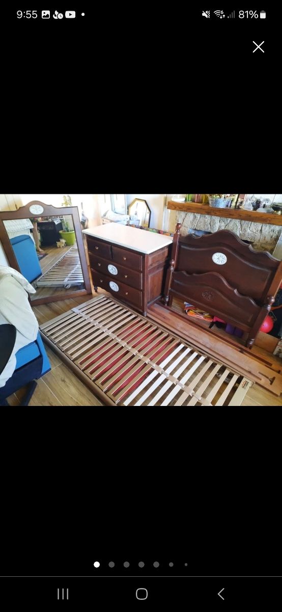 Cama, cómoda, espejo de madera maciza