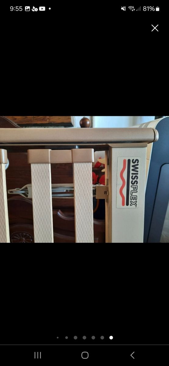 Cama, cómoda, espejo de madera maciza