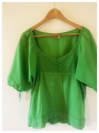 Blusa verde , mangas abullonada