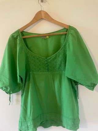 Blusa verde , mangas abullonada