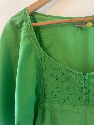 Blusa verde , mangas abullonada