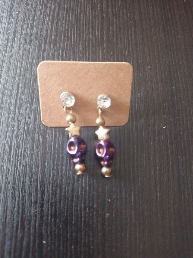 Pendientes calaveras dorados y morados