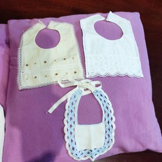 Lote ropa bebé: pelele + camiseta + baberos