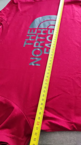 Camiseta The North Face M roja Estilo ajustada.