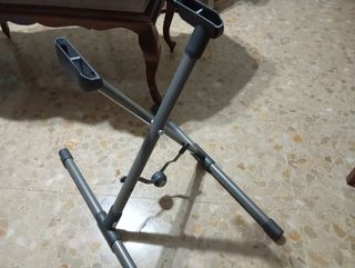 Capazo minicuna bebé gris con soporte.