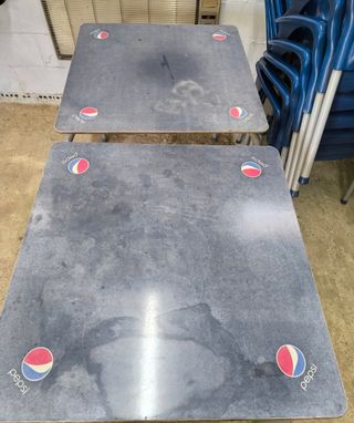 7 Sillas y 2 Mesas