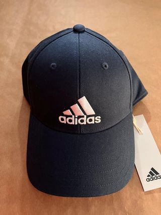 Gorra Adidas Azul Marino con Logo Blanco