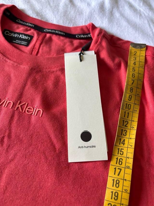 Camiseta Calvin Klein roja talla S