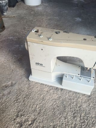Máquina de coser Elna antigua