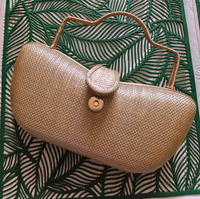 Bolso mano beige dorado