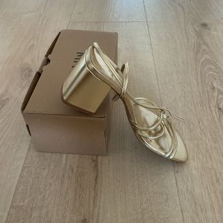 Sandalias MANGO doradas - T.36