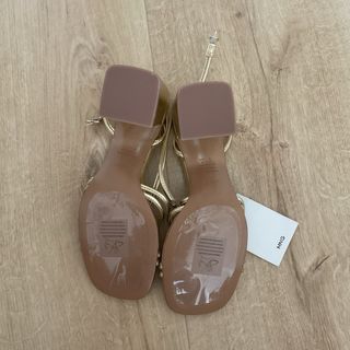 Sandalias MANGO doradas - T.36