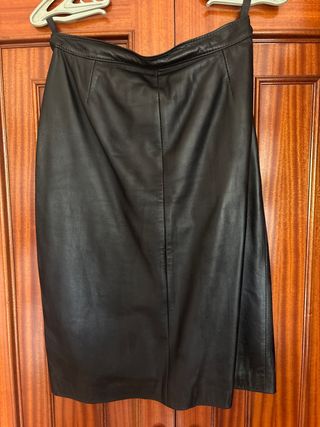 Falda negra cuero XL (42/14)