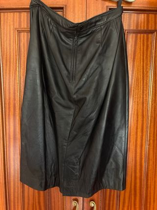 Falda negra cuero XL (42/14)