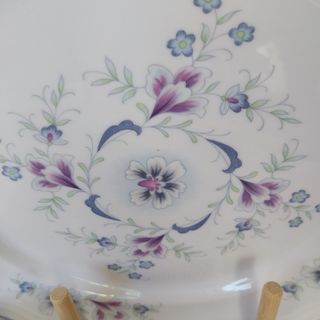 Vajilla BIDASOA porcelana blanca y morada